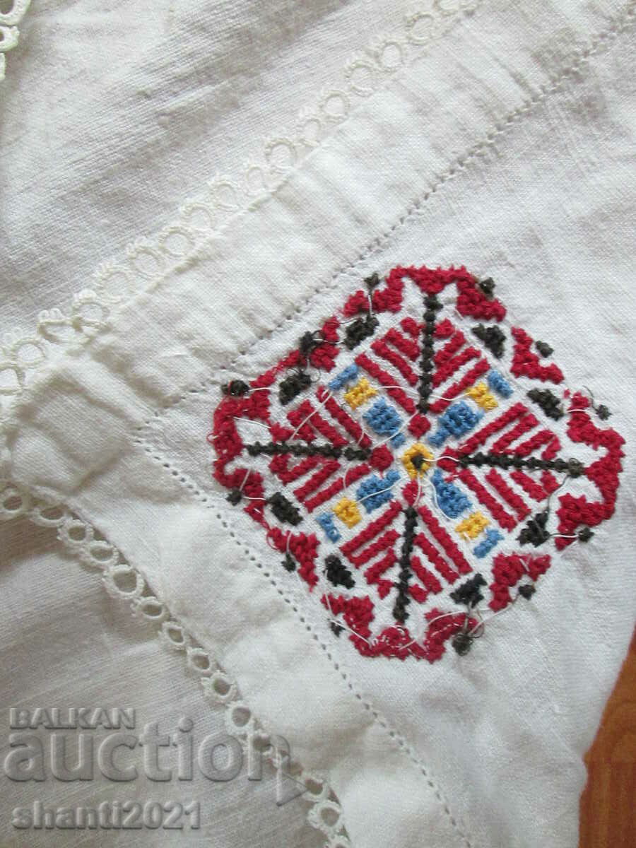 Delivery of Old tablecloth - hand embroidered Delivery of Old tablecloth - hand embroidered