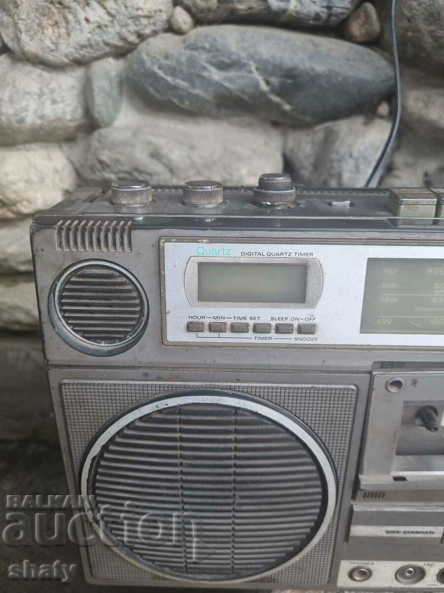 Auction Old Hitachi cassette player Auction Old Hitachi cassette player