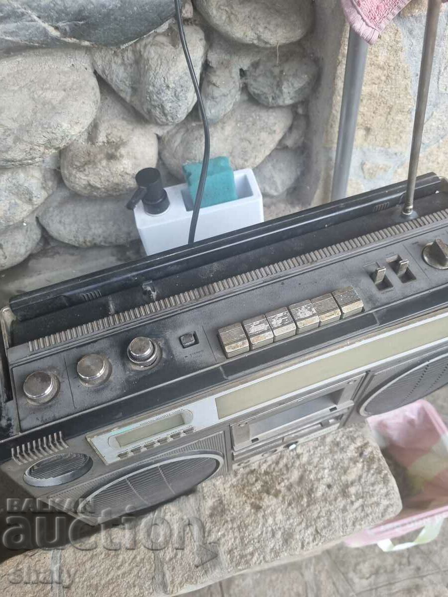 Old Hitachi cassette player - 5 Old Hitachi cassette player - 5