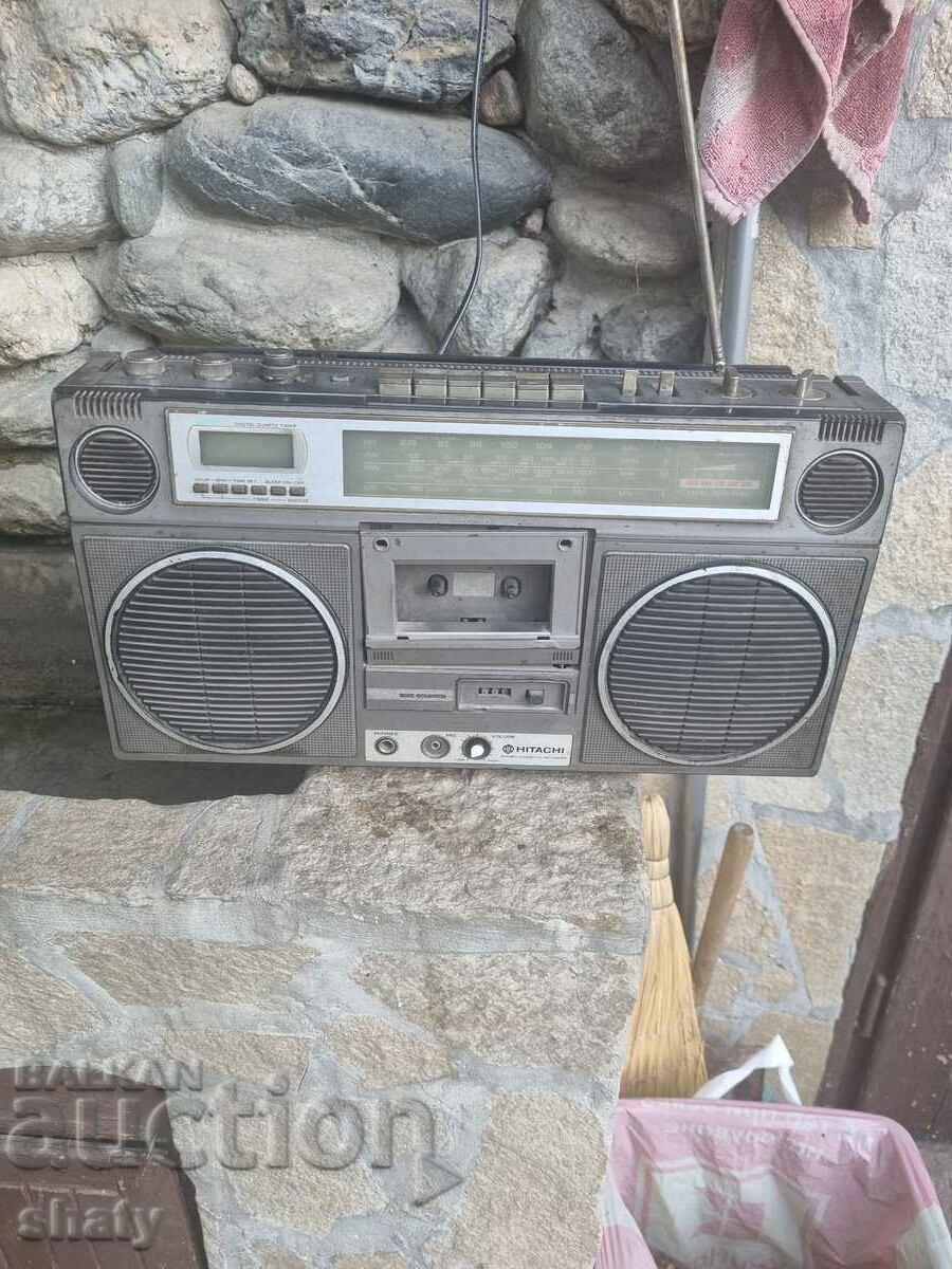 Vechiul casetofon Hitachi