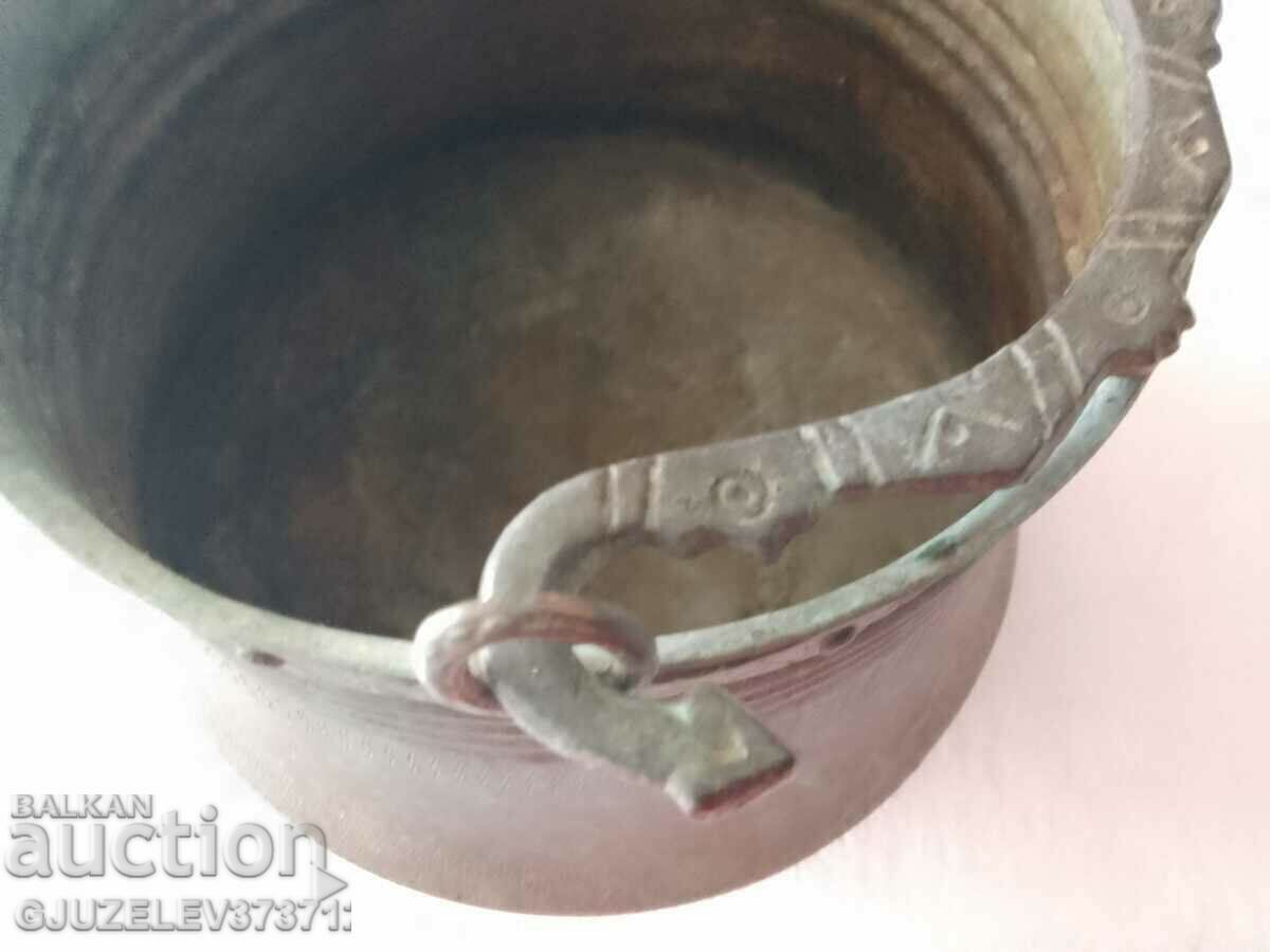 Collectible Renaissance Bear Cauldron with price 120.00 BGN | € 61.36 Collectible Renaissance Bear Cauldron with price 120.00 BGN | € 61.36