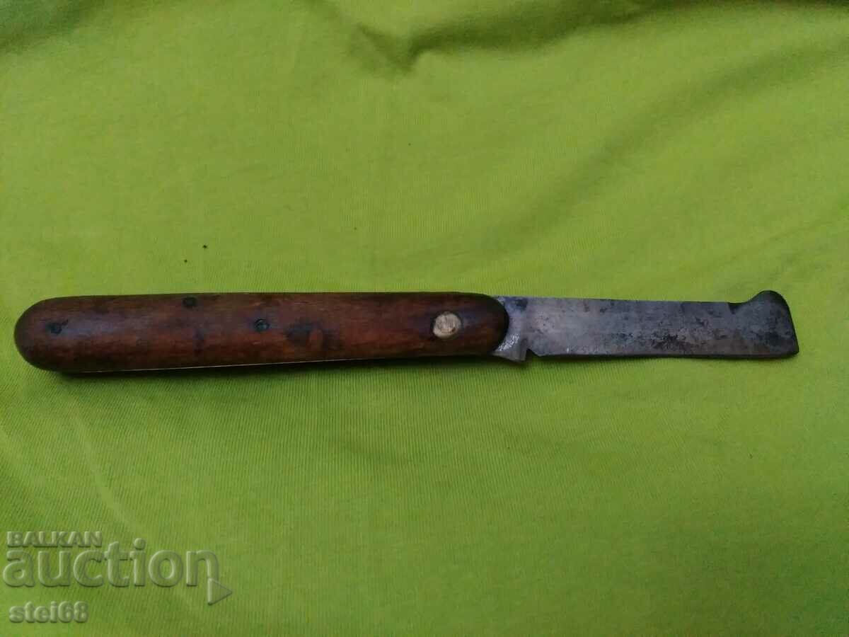 OLD COOLING KNIFE with price 25.00 BGN | € 12.78