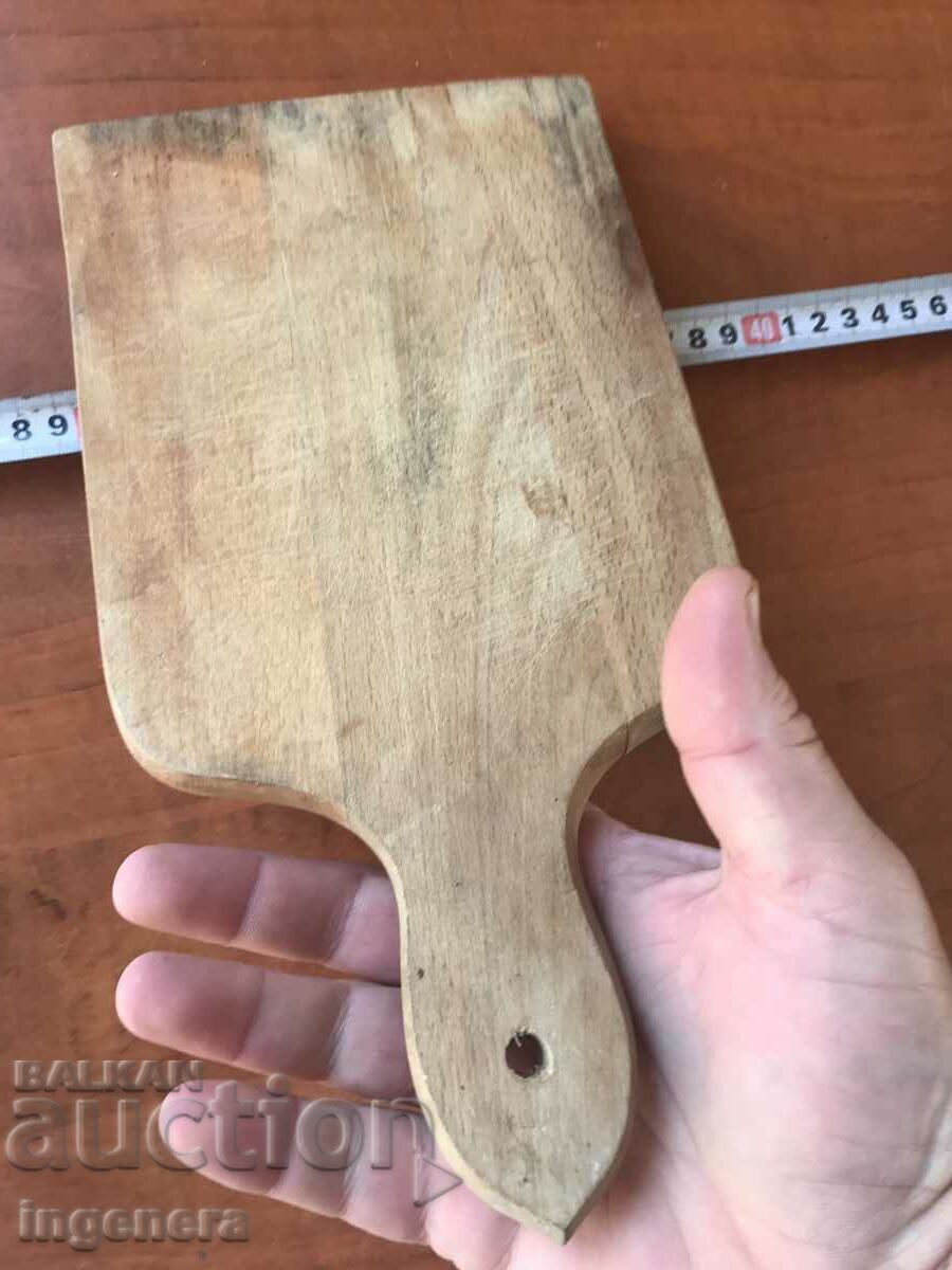Delivery of BREAD BOARD FOR APPETIZERS AND STEAKS WOOD OLD Delivery of BREAD BOARD FOR APPETIZERS AND STEAKS WOOD OLD