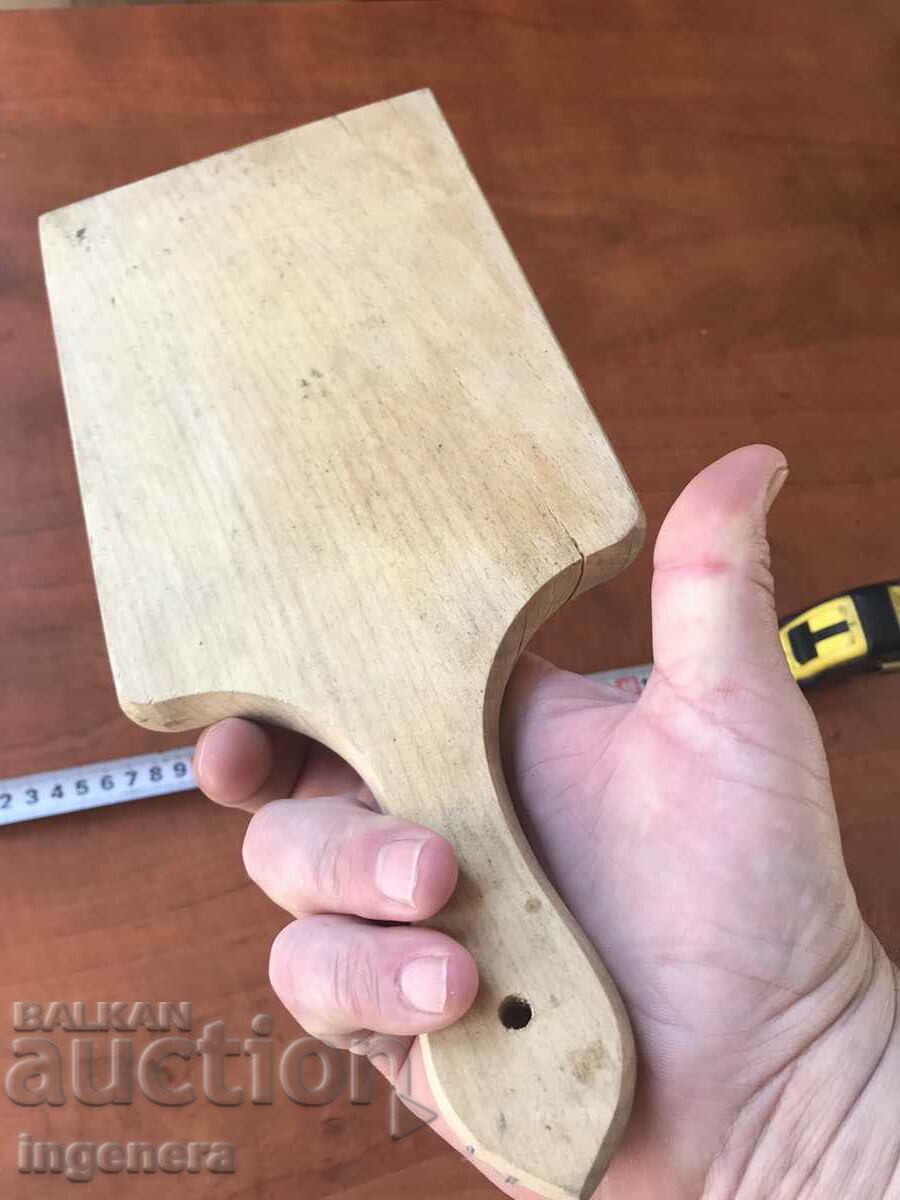 Delivery of BREAD BOARD FOR APPETIZERS AND STEAKS WOOD OLD Delivery of BREAD BOARD FOR APPETIZERS AND STEAKS WOOD OLD