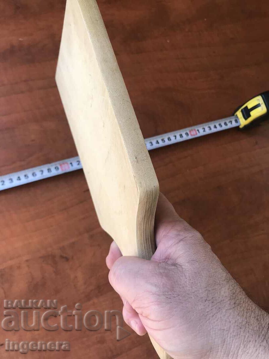 Delivery of BREAD BOARD FOR APPETIZERS AND STEAKS WOOD OLD Delivery of BREAD BOARD FOR APPETIZERS AND STEAKS WOOD OLD