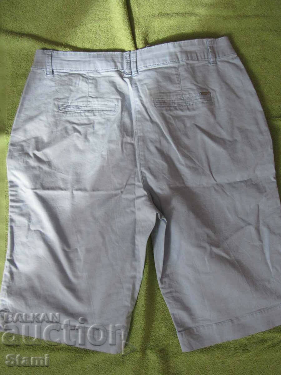 Delivery of Bermuda shorts CANDA size L/40-42/ Delivery of Bermuda shorts CANDA size L/40-42/