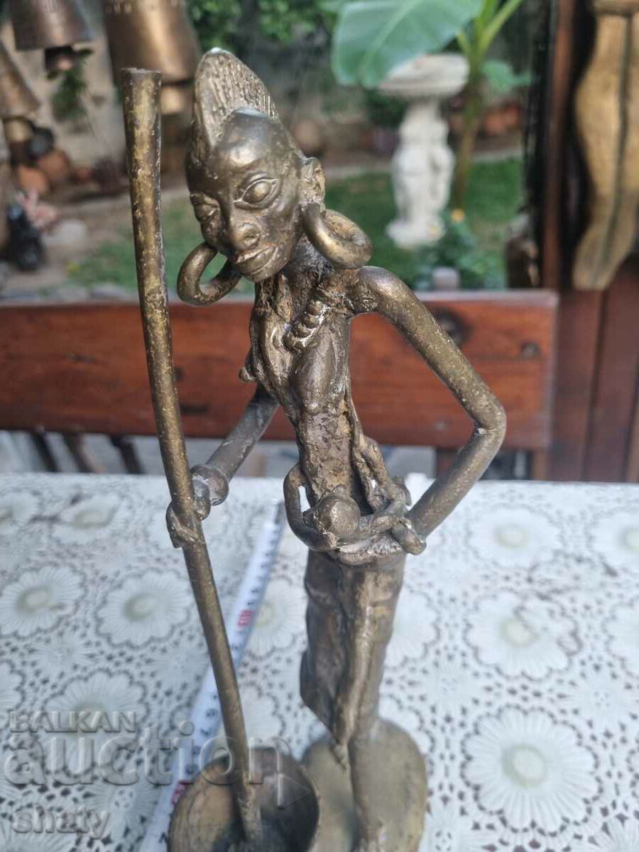 Sculptură veche din bronz. figură africană cu preț 125.00 BGN | € 63.91 Sculptură veche din bronz. figură africană cu preț 125.00 BGN | € 63.91