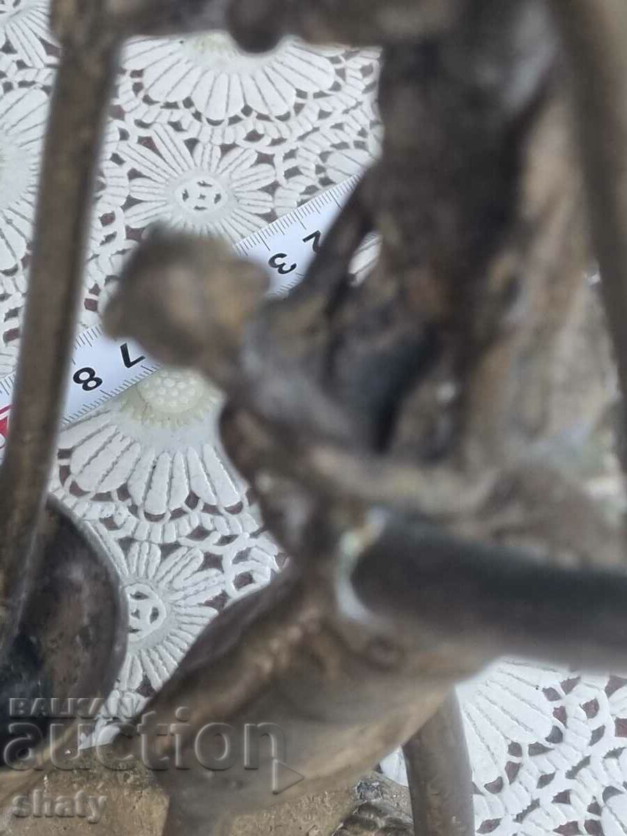 Livrarea Sculptură veche din bronz. figură africană Livrarea Sculptură veche din bronz. figură africană