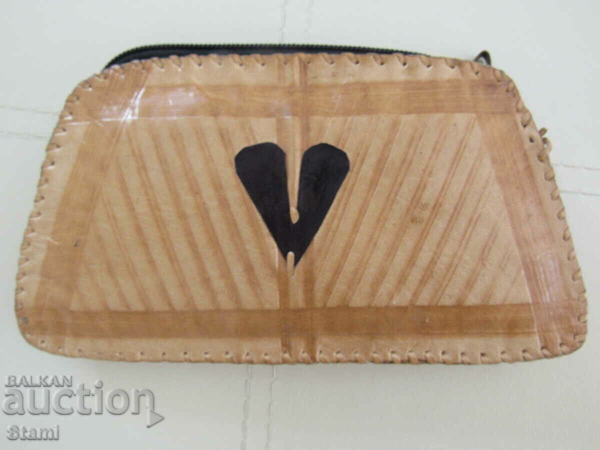 Delivery of Genuine leather wallet from West Africa Delivery of Genuine leather wallet from West Africa