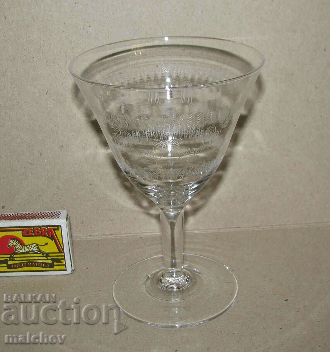 Old glass wine glass 14cm finely engraved, excellent