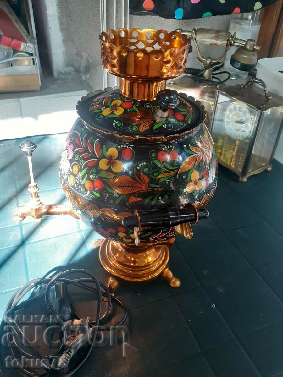 Auction A great hand-painted Russian samovar Auction A great hand-painted Russian samovar