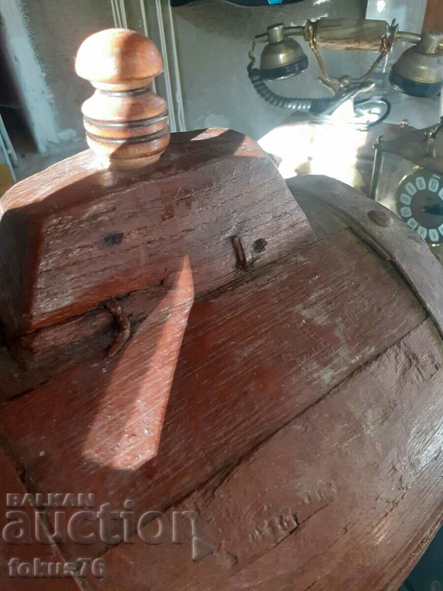 Auction Old water barrel barrel barrel barrel primitive with stand Auction Old water barrel barrel barrel barrel primitive with stand