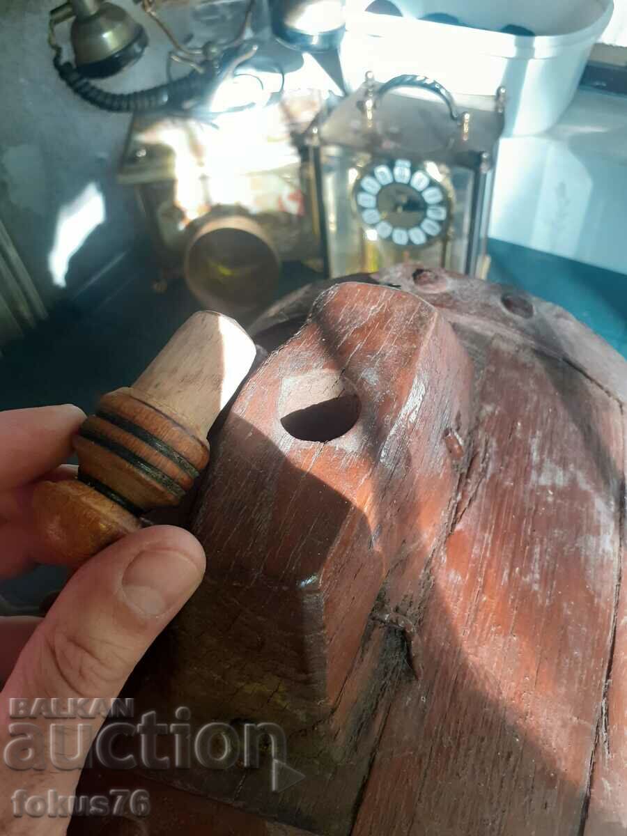 Delivery of Old water barrel barrel barrel barrel primitive with stand Delivery of Old water barrel barrel barrel barrel primitive with stand