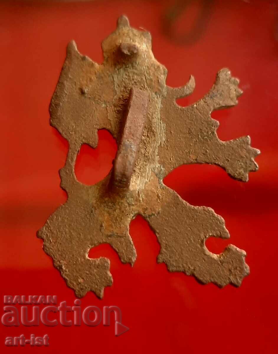 Un bătrân leu al regelui dintr-o șapcă. cu preț € 25.00 | 48.90 BGN