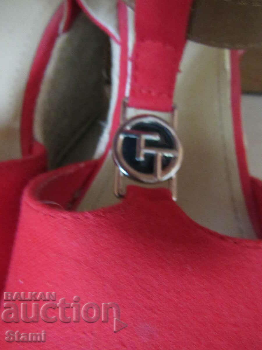 Sandale de lux Tom Tailor numărul 40 cu preț 29.00 BGN | € 14.83