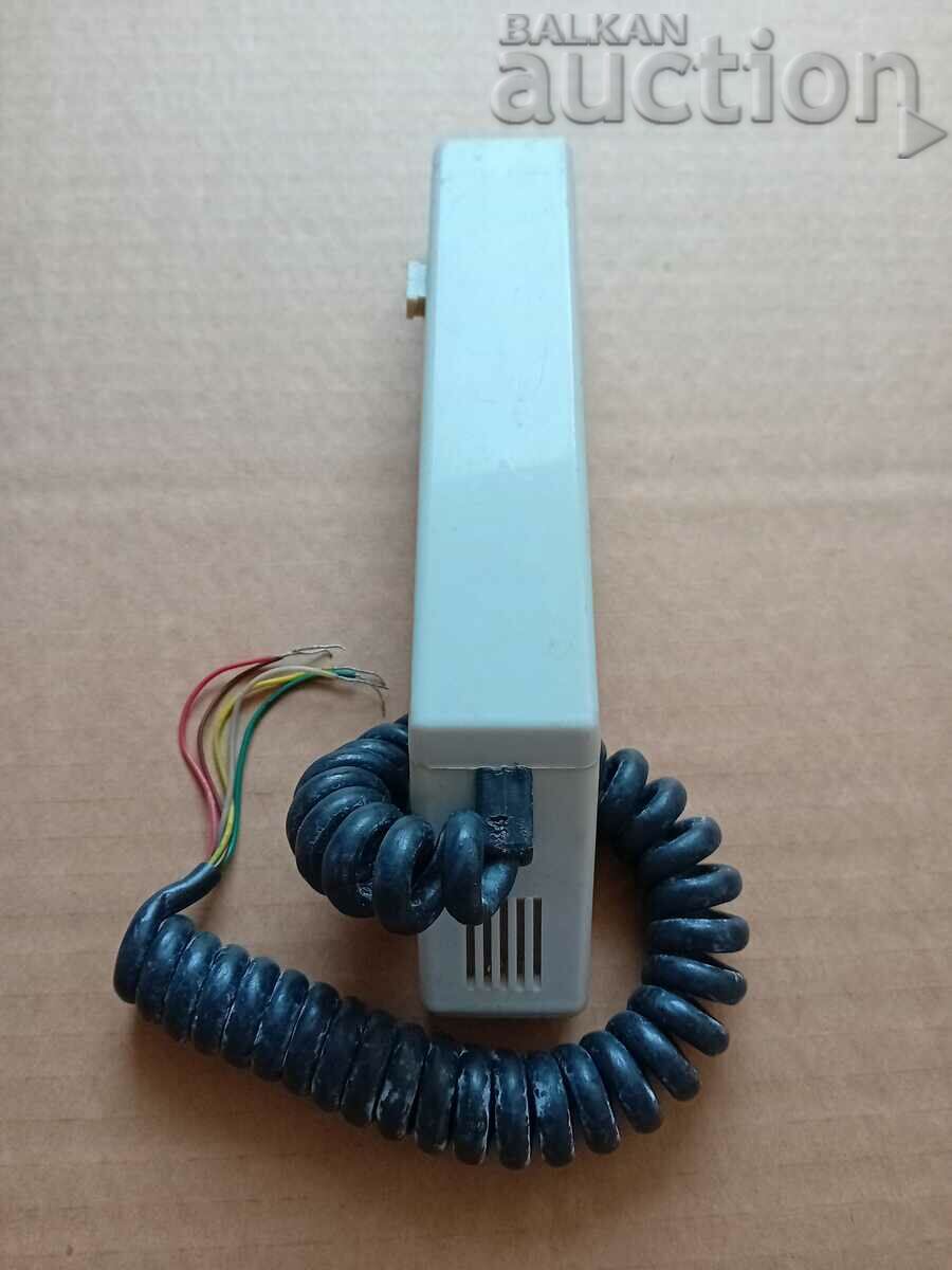 Παράδοση Ακουστικό σωλήνα με μικρόφωνο και κουμπί από τον ραδιοφωνικό σταθμό του Υπουργείου Εσωτερικών της δεκαετίας του '70 Παράδοση Ακουστικό σωλήνα με μικρόφωνο και κουμπί από τον ραδιοφωνικό σταθμό του Υπουργείου Εσωτερικών της δεκαετίας του '70