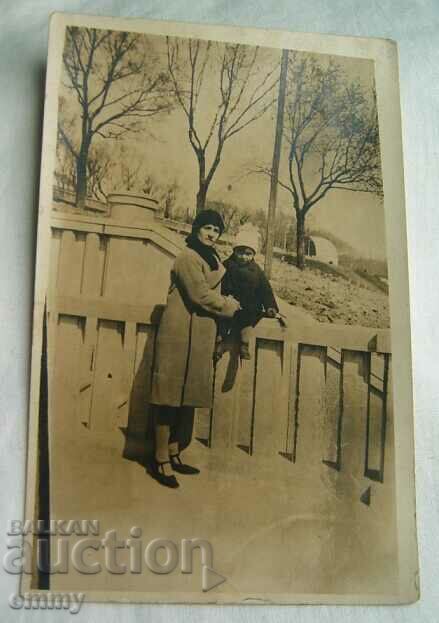 Photo of a mother with a child - photo "Lilia", Aganchyan, Varna 1928.