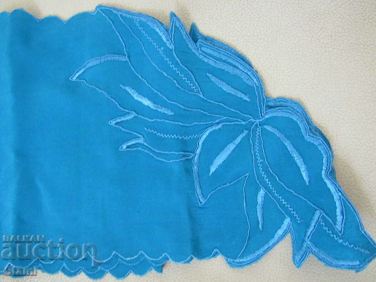 Auction  Beautiful turquoise silk scarf