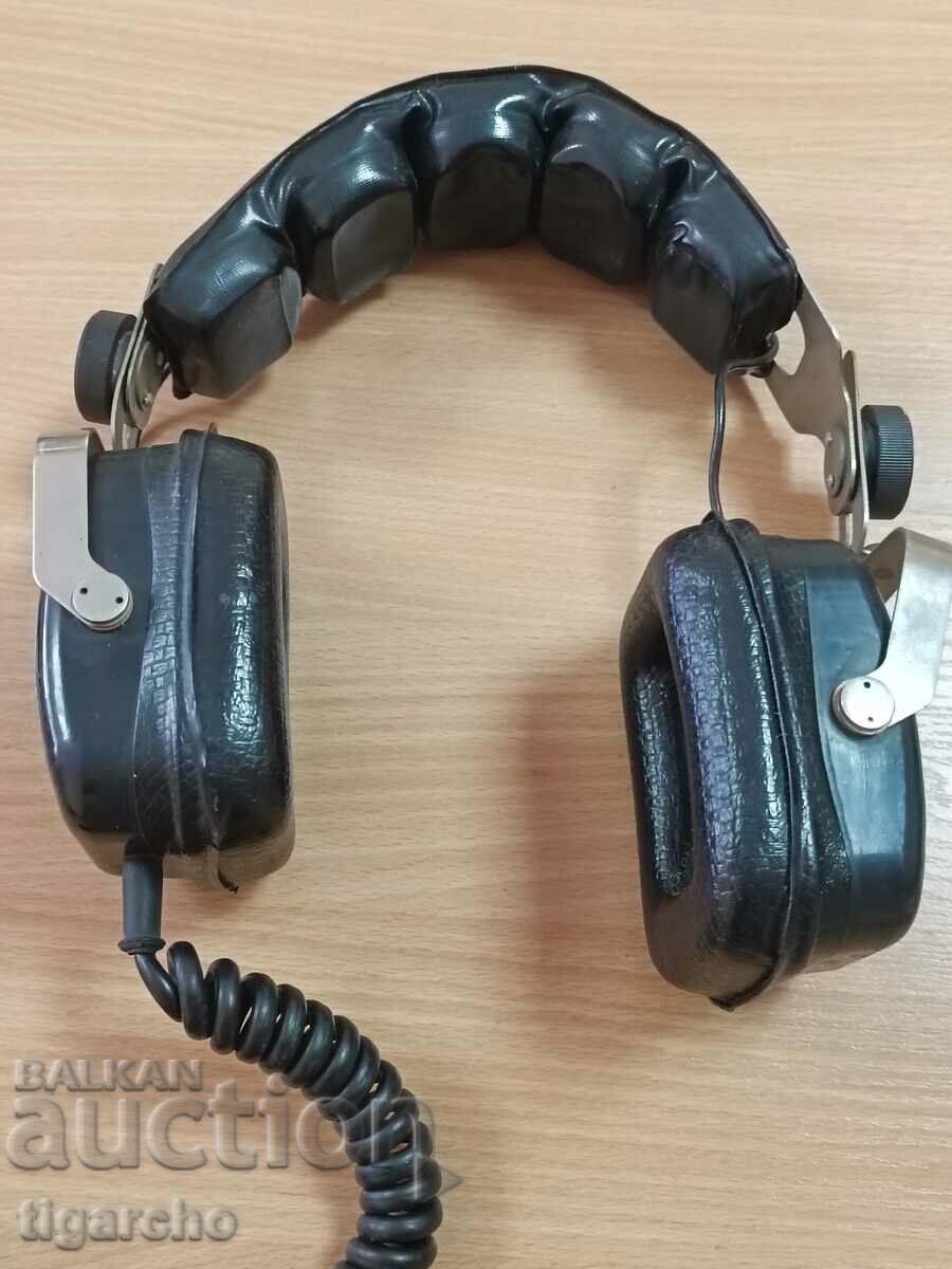 Delivery of Retro headphones Resprom