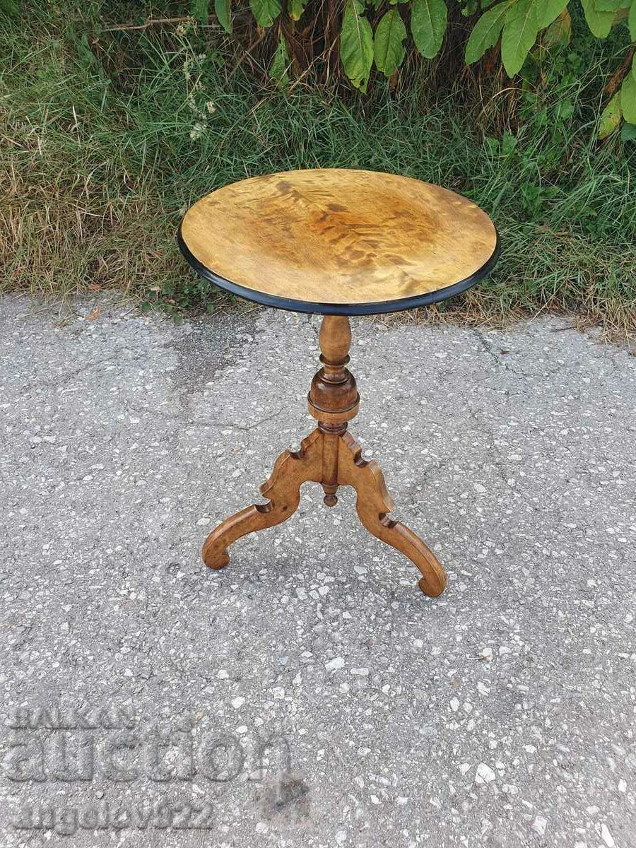 Beautiful vintage coffee table!