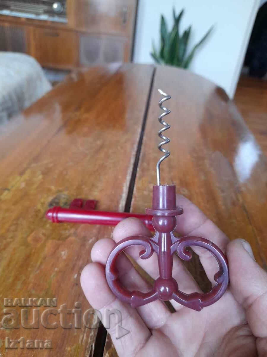 Delivery of Old corkscrew Delivery of Old corkscrew