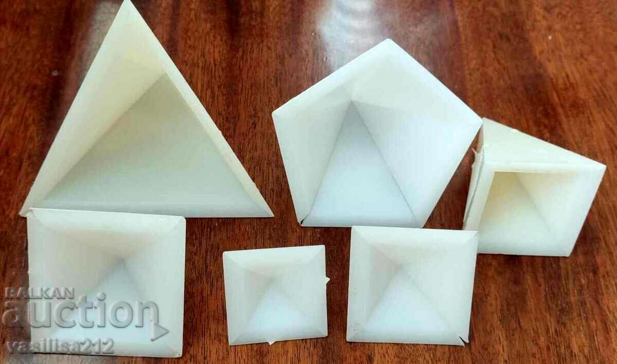 Έντυπα για πυραμίδες με τιμή 20.00 BGN | € 10.23 Έντυπα για πυραμίδες με τιμή 20.00 BGN | € 10.23