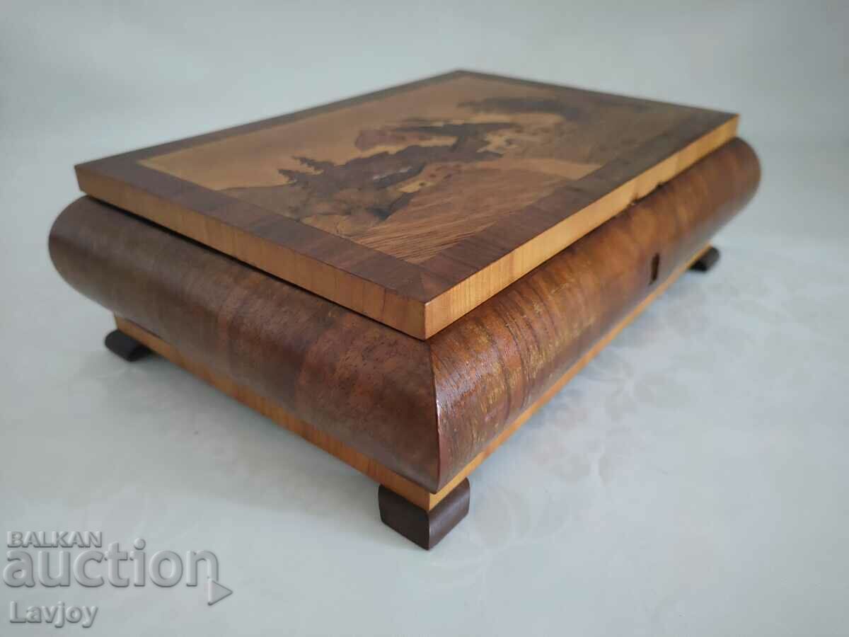 Аукцион Стара дървена кутия за бижута Аукцион Стара дървена кутия за бижута