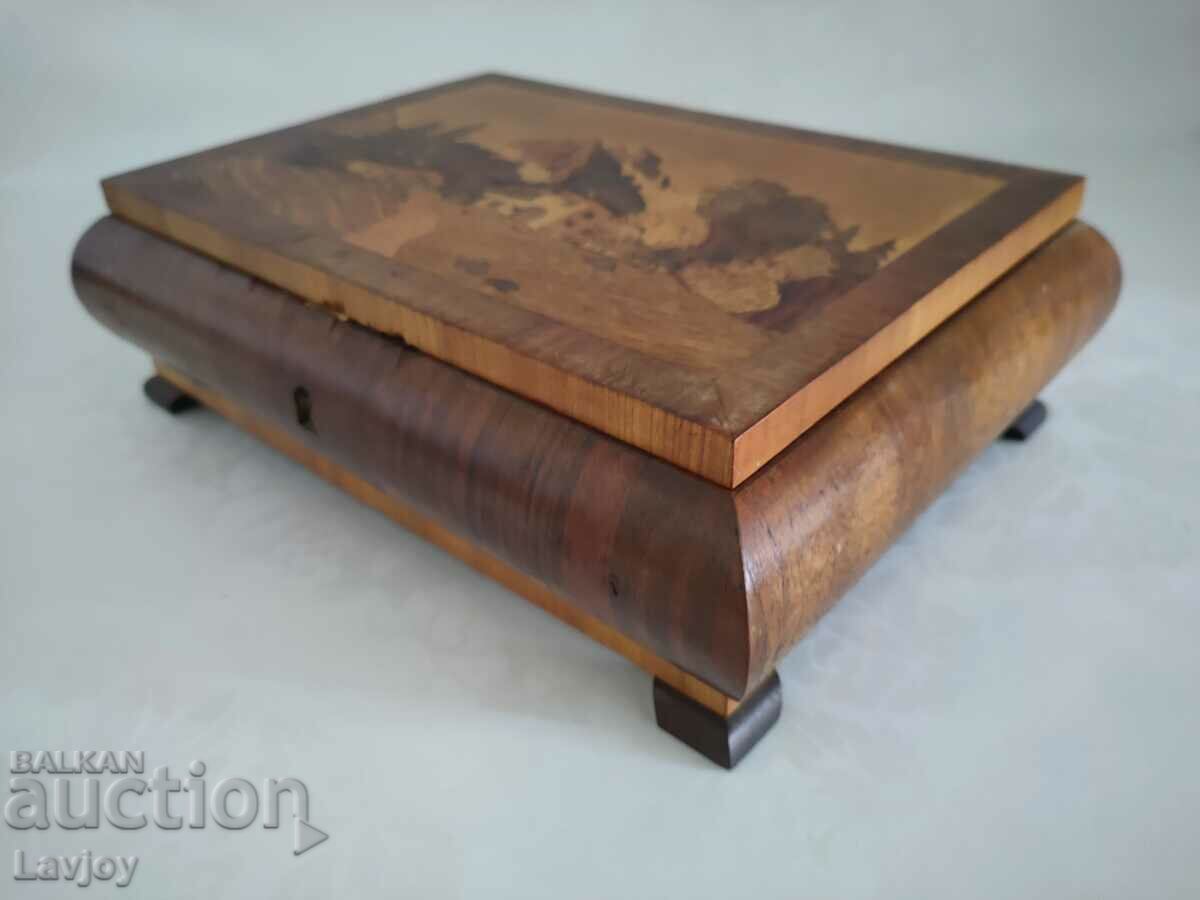 Доставка на Стара дървена кутия за бижута Доставка на Стара дървена кутия за бижута