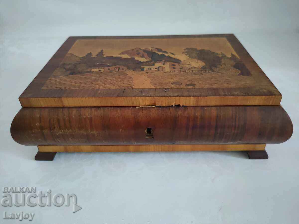 Стара дървена кутия за бижута Стара дървена кутия за бижута