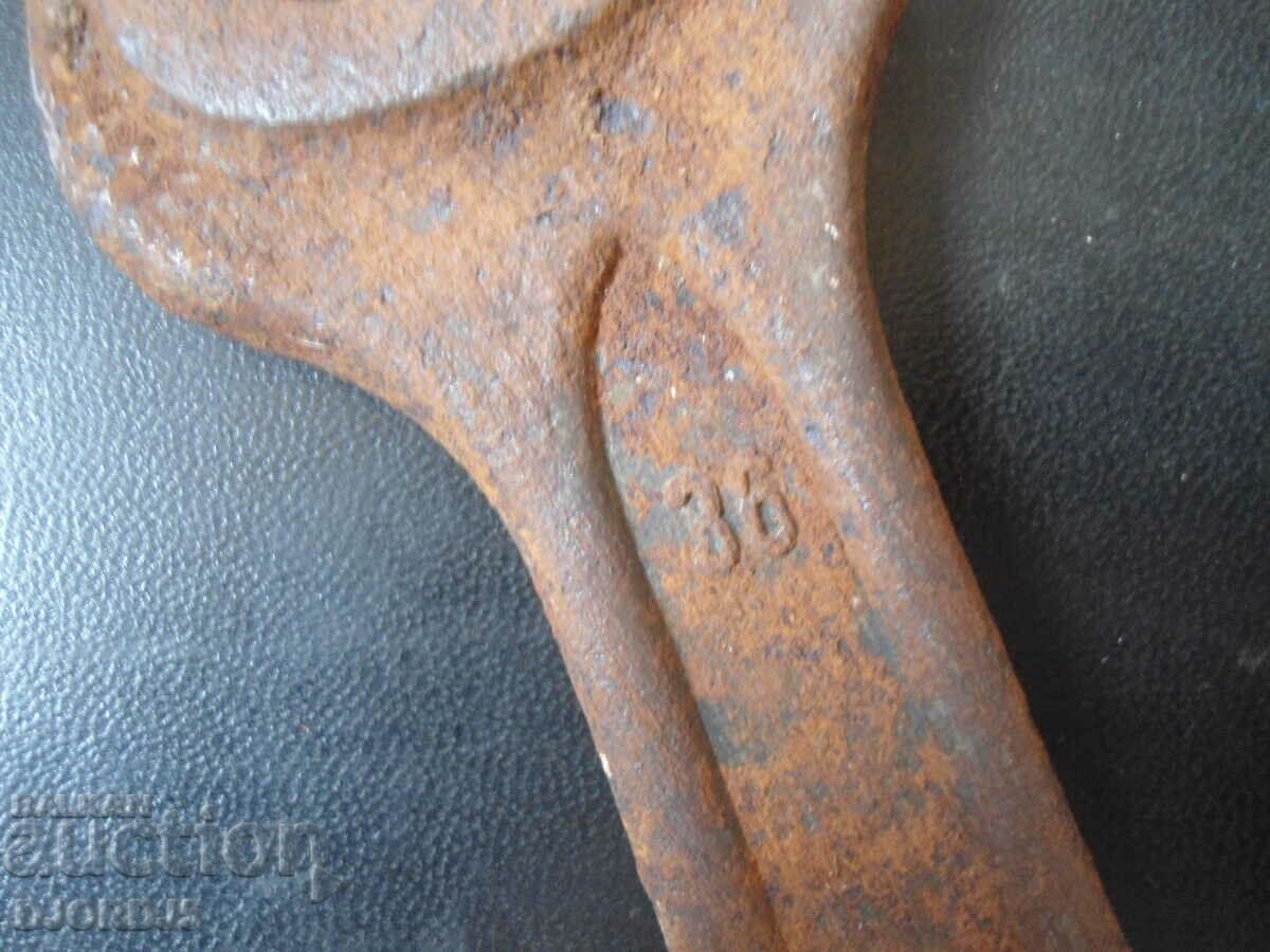 Old key 36-41, DIN 895 with price 4.00 BGN | € 2.05 Old key 36-41, DIN 895 with price 4.00 BGN | € 2.05