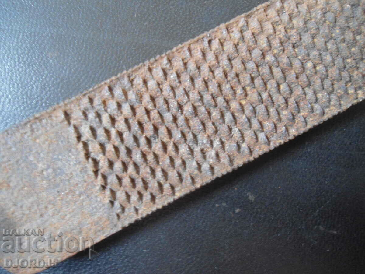 Аукцион Стара дърводелска пила, полуобла Аукцион Стара дърводелска пила, полуобла