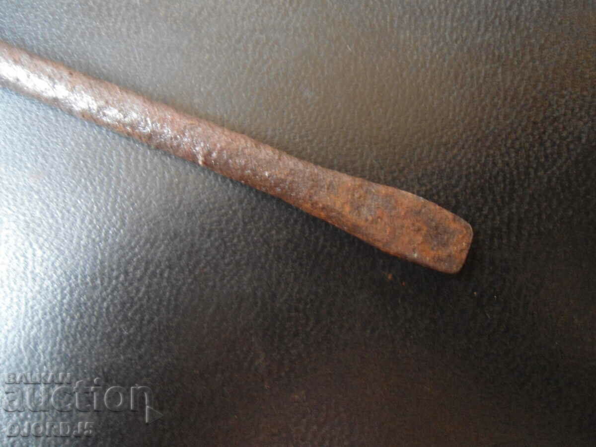 Old screwdriver, iron handle with price 3.00 BGN | € 1.53 Old screwdriver, iron handle with price 3.00 BGN | € 1.53