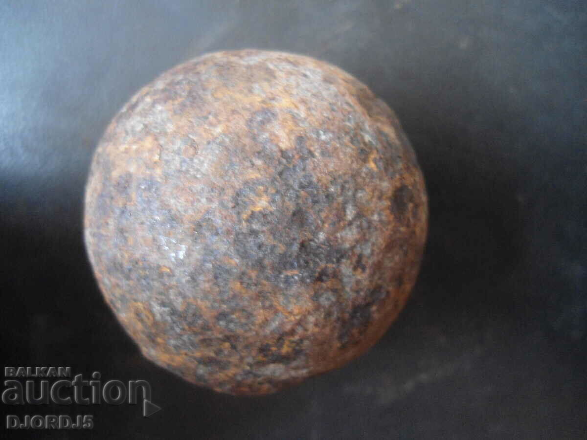 Old ball, 0.560 kg. with price 5.00 BGN | € 2.56 Old ball, 0.560 kg. with price 5.00 BGN | € 2.56