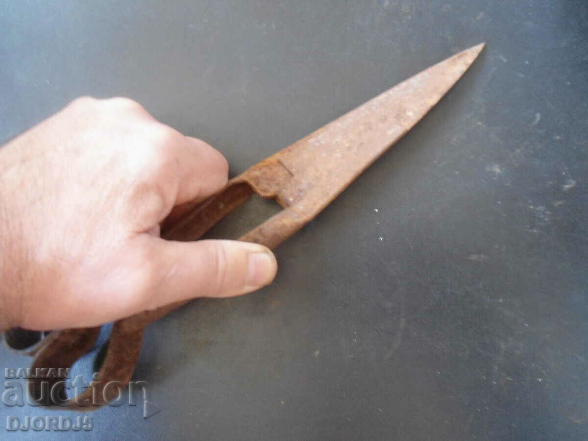 Old forged scissors with price 3.00 BGN | € 1.53 Old forged scissors with price 3.00 BGN | € 1.53