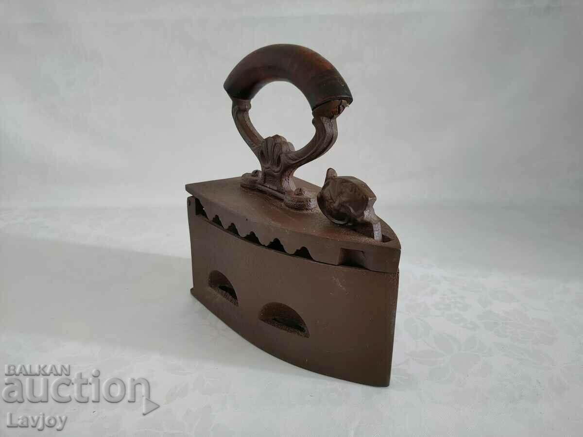 Coal iron with price 50.00 BGN | € 25.56