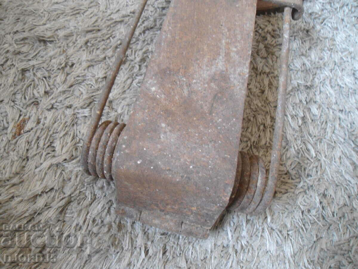 Old collar, trap, 4,250 kg, working with price 35.00 BGN | € 17.90 Old collar, trap, 4,250 kg, working with price 35.00 BGN | € 17.90