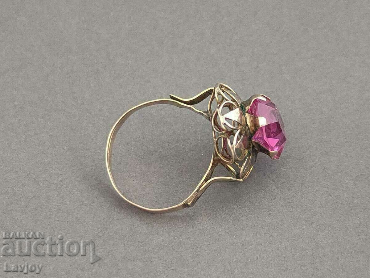 Delivery of Gold vintage ring with pink topaz
