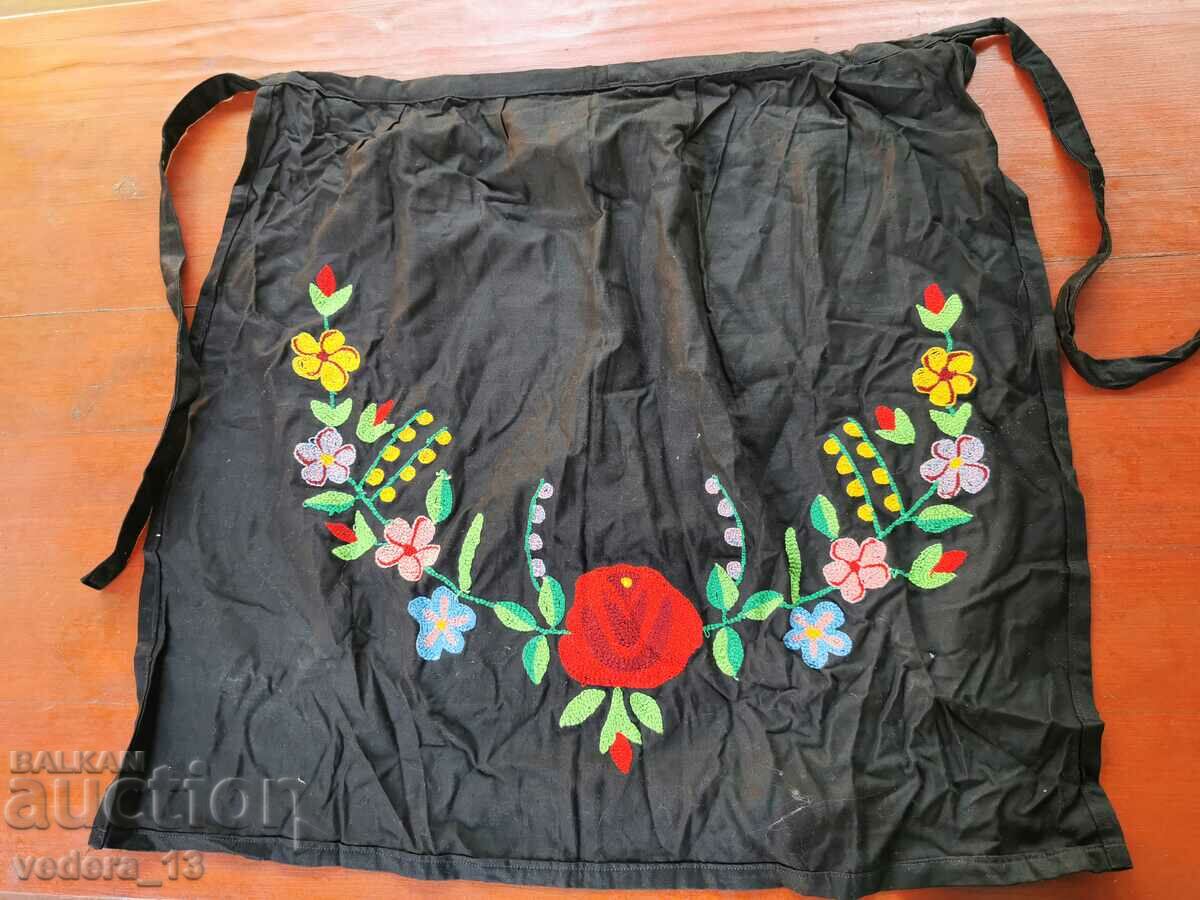 Auction FOLK COSTUME - APRON Auction FOLK COSTUME - APRON