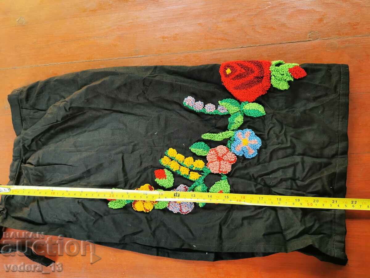 Delivery of FOLK COSTUME - APRON Delivery of FOLK COSTUME - APRON