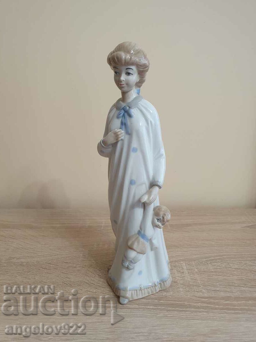 Porcelain figure figurine with markings!