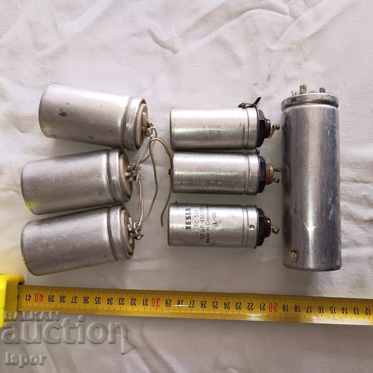 Τεράστιοι ηλεκτρολυτικοί πυκνωτές με τιμή 9.00 BGN | € 4.60