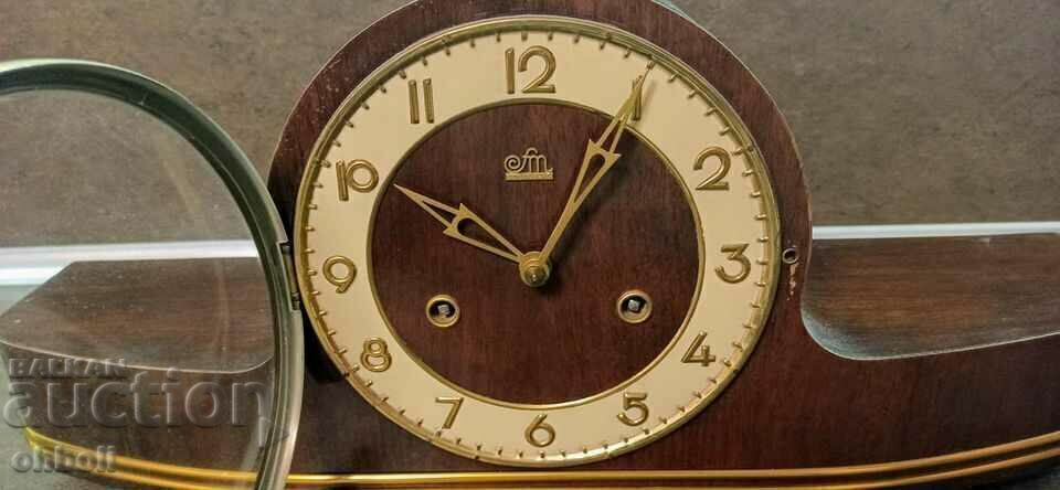 Delivery of Old clock Delivery of Old clock