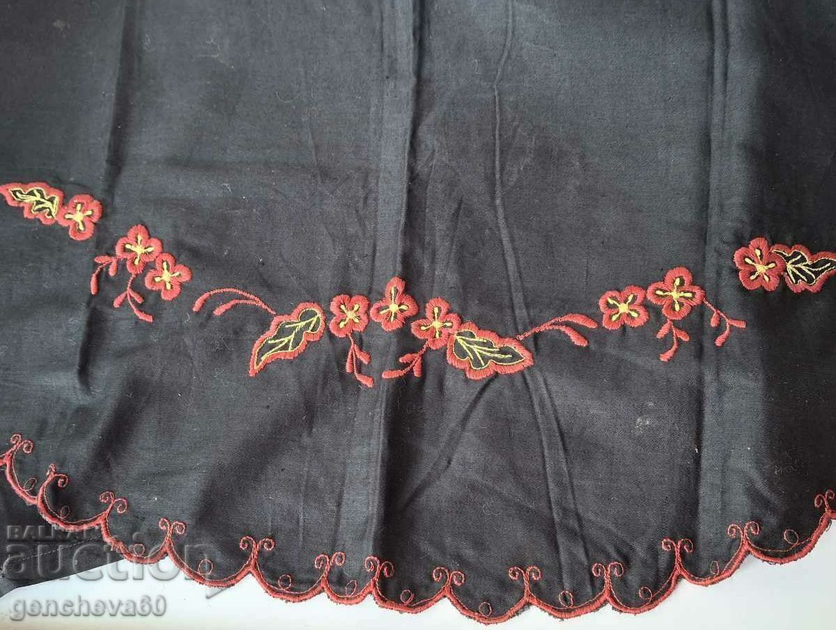 Șorțuri autentice cu broderie - 5