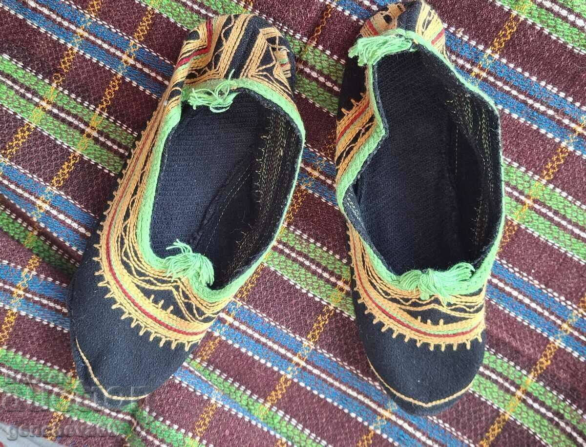 Woven wool apron and slippers - 5 Woven wool apron and slippers - 5