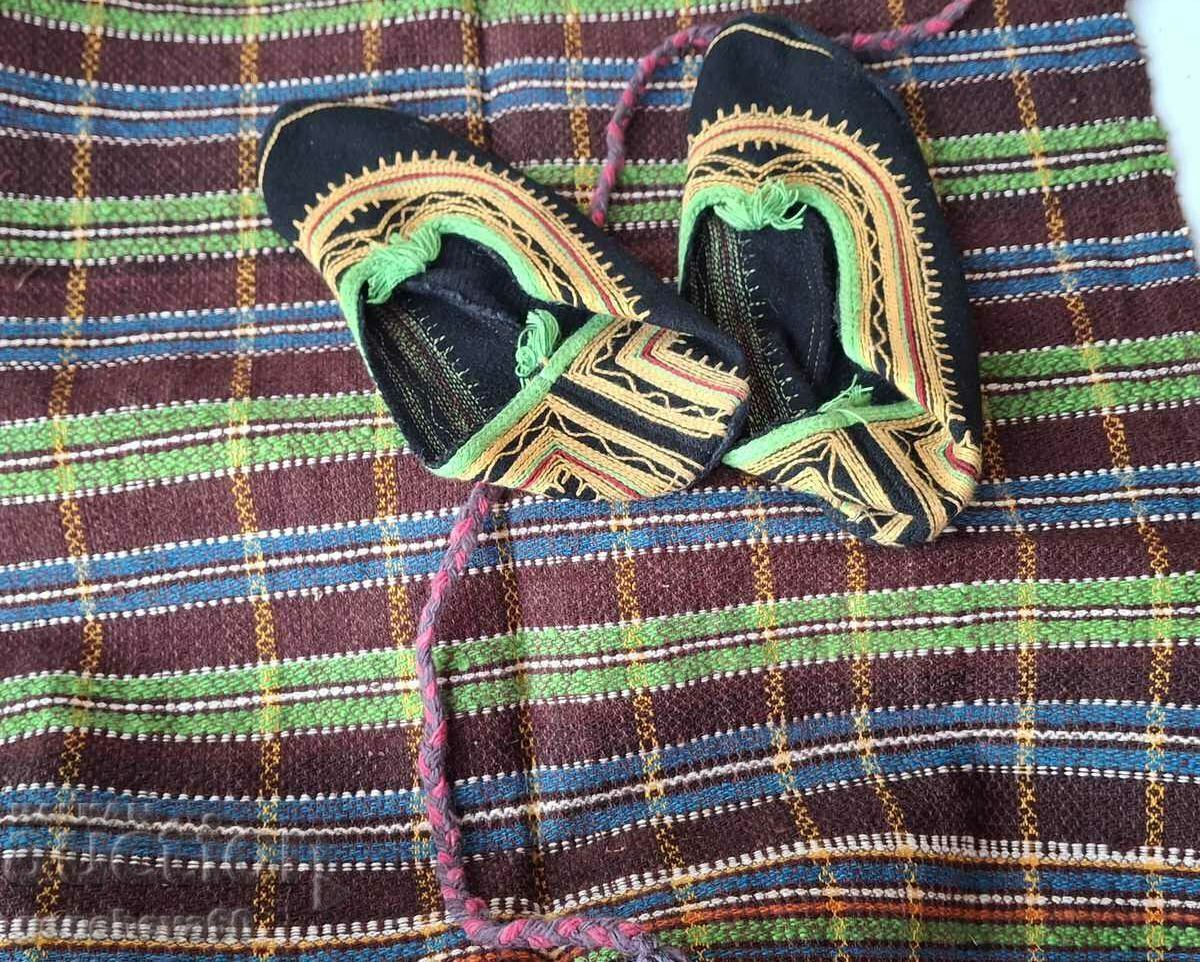 Woven wool apron and slippers - 6 Woven wool apron and slippers - 6