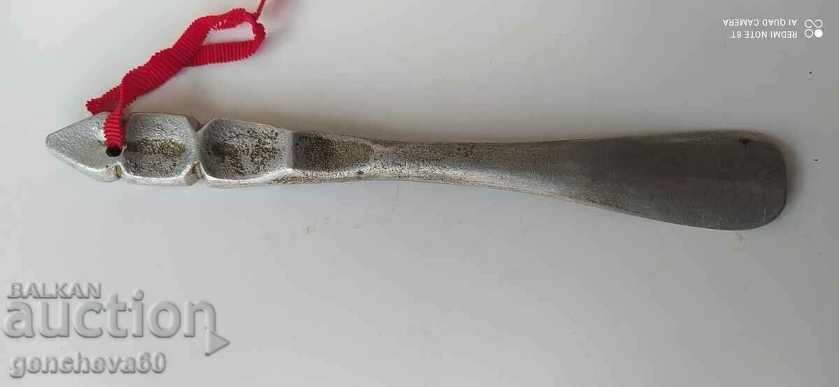 Very old aluminum shoe rack with price 15.00 BGN | € 7.67