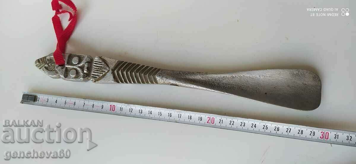 Delivery of Very old aluminum shoe rack