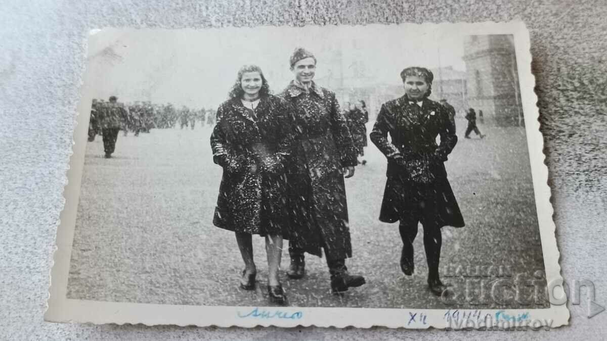 Photo Xanthi An officer and two young girls on a snowy day 1944