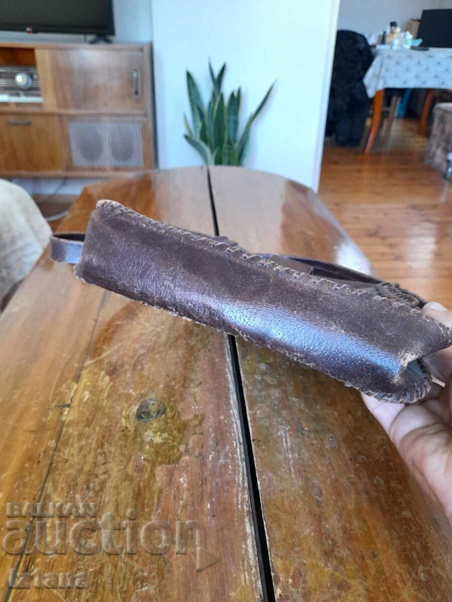 Old ladies leather bag with price 22.00 BGN | € 11.25 Old ladies leather bag with price 22.00 BGN | € 11.25