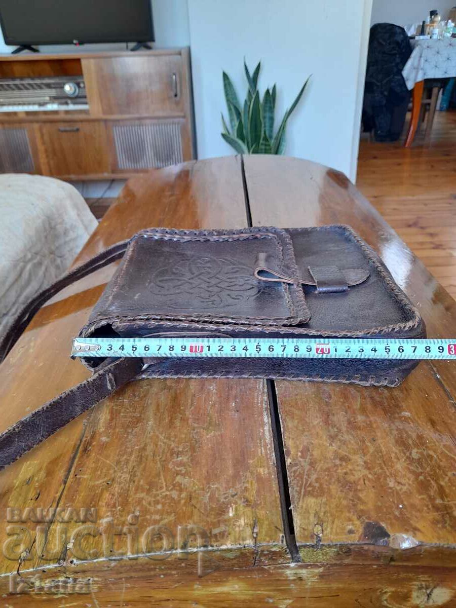 Auction Old ladies leather bag Auction Old ladies leather bag